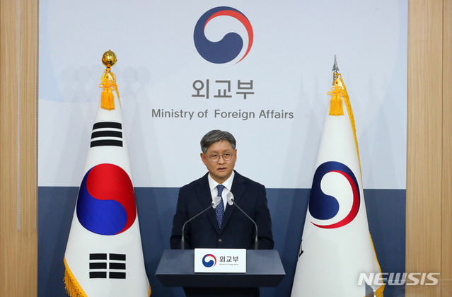 ▲ 임수석 외교부 대변인이 지난달 15일 오후 서울 종로구 정부서울청사 별관 브리핑실에서 정례 브리핑을 하고 있다. ⓒ뉴시스