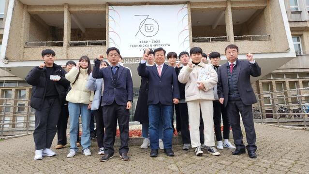 ▲ 계명대(총장 신일희) 학생들이 슬로바키아 현지에서 캡스톤디자인 실력을 뽐내 국내를 넘어 세계적으로 활동을 넓혀 나가고 있다.ⓒ계명대