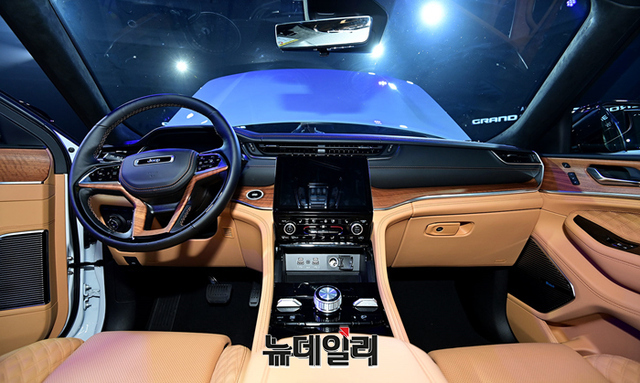 ▲ 신형 그랜드 체로키 내부.
