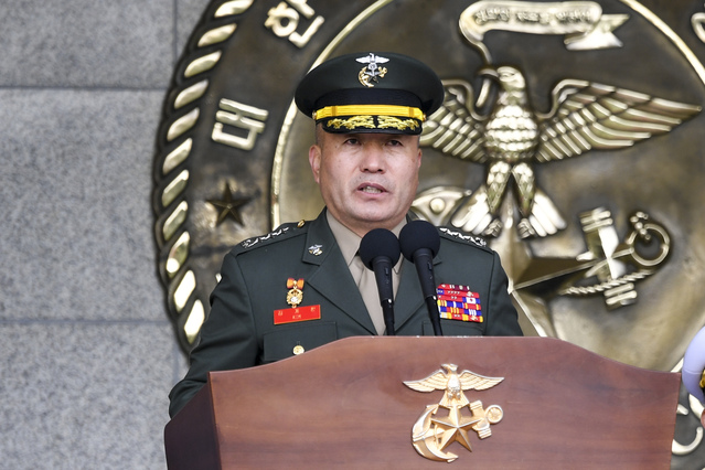 ▲ 해병대는 7일 해병대사령부 연병장에서 제36·37대 해병대사령관 이취임식 및 전역식을 거행했다. 신임 해병대사령관 김계환 중장이 취임사를 하고 있다. ⓒ해병대사령부