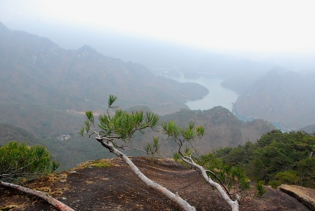 ▲ 산세와 청풍호가 그린 한 폭의 수묵화.ⓒ진경수 山 애호가