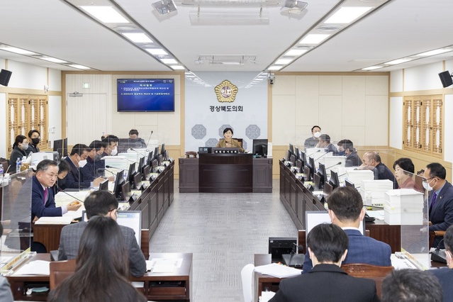 ▲ 경상북도의회 예산결산특별위원회(위원장 이선희)는 12월 6일부터 12월 9일까지 경상북도 소관 실·국별 심사에 돌입했다.ⓒ경북도