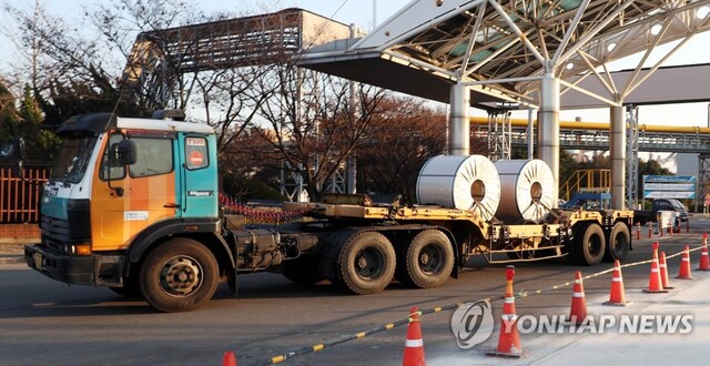 ▲ 포스코 광양제철소에서 생산된 제품이 운반되는 모습. ⓒ연합뉴스