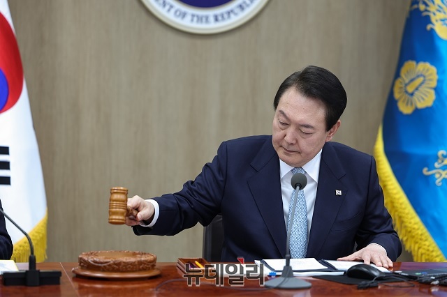 "불법과 타협 없다"…尹 대통령, 철강·석유 분야 업무개시명령 재가
