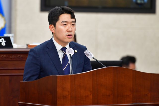 ▲ 정재우 청주시의원이 8일 열린 74회 청주시의회 2차 정례회 3차 본회의에서 5분 발언을 하고 있다.ⓒ청주시의회