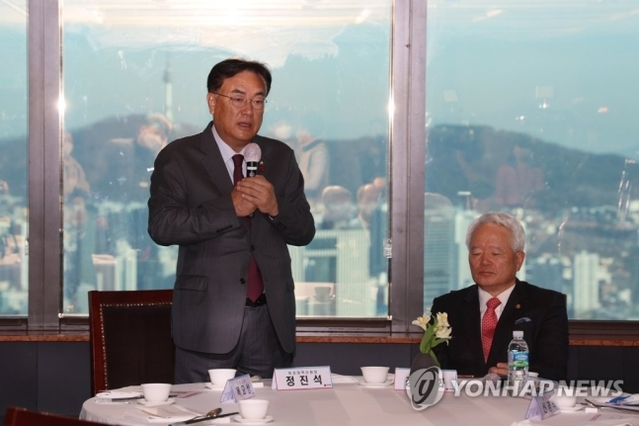 ▲ 정진석 국민의힘 비상대책위원장이 8일 서울 영등포구 한 식당에서 열린 상임고문단 회의 및 오찬에서 인사말을 하고 있다.ⓒ연합뉴스