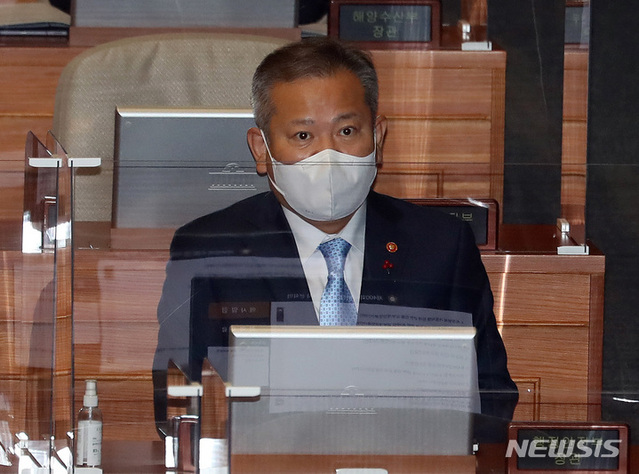 ▲ 이상민 행정안전부 장관이 8일 오후 서울 여의도 국회에서 열린 제400회국회(정기회) 제400-14차 본회의에 참석하고 있다 ⓒ뉴시스