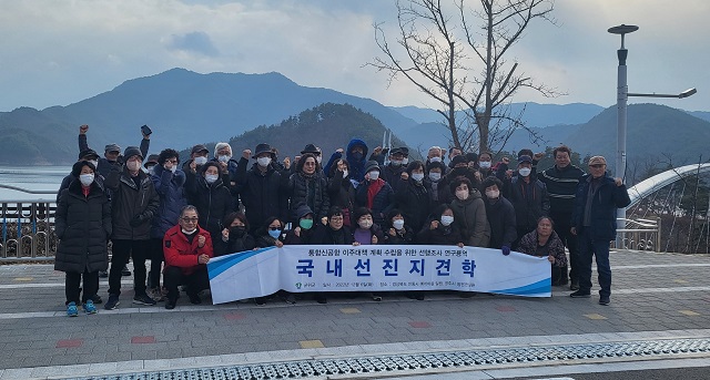 ▲ 군위군은 지난 6일 통합신공항 건설부지 이주대상 주민들의 불안감을 해소하고 이주대책 관련 정보를 제공하기 위해 선진지 견학을 실시했다.ⓒ군위군