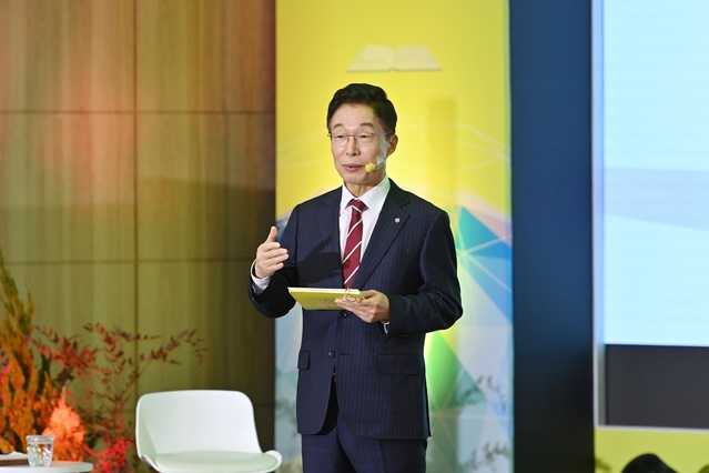 ▲ 경북교육청(교육감 임종식)은 지난 7일 경상북도교육청연수원 인재관에서 김천, 구미, 상주, 군위, 고령, 성주, 칠곡지역 학부모 160여 명과 구미지역 초등학교장이 참석한 가운데‘소통·공감, 따뜻한 경북교육 서부권 타운홀 미팅’을 개최했다고 밝혔다.ⓒ경북교육청