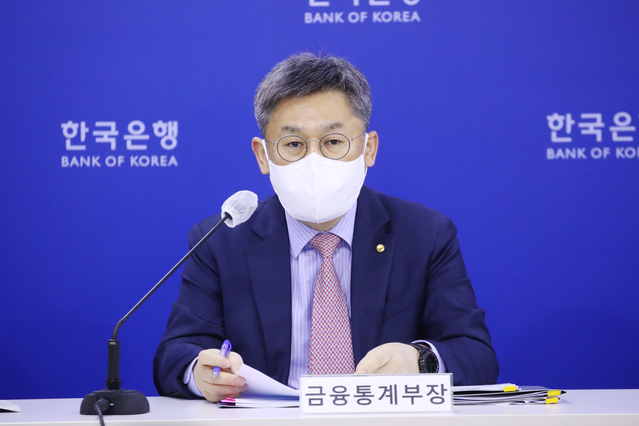 김영환 한국은행 금융통계부장이 9일 오전 서울 중구 한국은행에서 2022년 10월 국제수지(잠정)의 주요 특징을 설명하고 있다.ⓒ한국은행