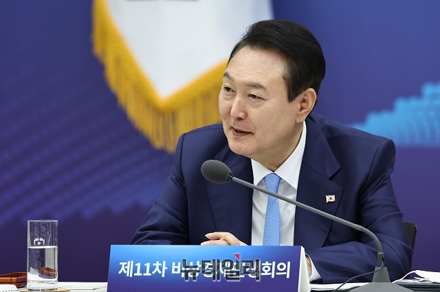 ▲ 윤석열 대통령이 지난 10월27일 서울 용산 대통령실 청사에서 열린 제11차 비상경제민생회의에서 발언하고 있다. 이날 회의는 생방송을 통해 전 과정이 공개됐다.ⓒ대통령실 제공