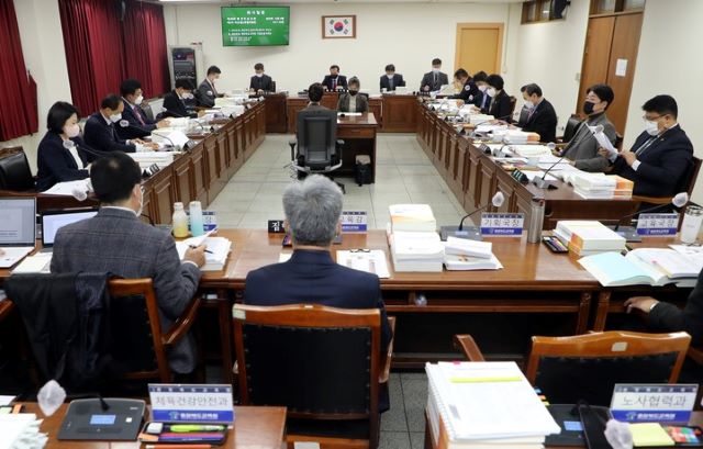 ▲ 충북도의회 예산결산특별위원회가 8일 충북도교육비특별회계 본예산안을 심의하고 있다.ⓒ충북도의회