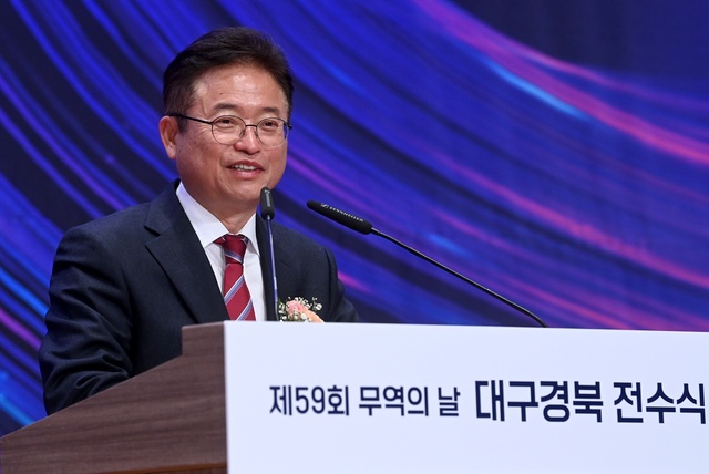 ▲ 이철우 경북도지사는 “올해 어려운 여건에도 기업들이 전심전력을 다해 수출전략을 수립하고 도에서도 비상경제상황을 사전에 인식, 적극적인 대처로 기업들을 지원해 좋은 결과가 있었다”고 말했다.ⓒ경북도