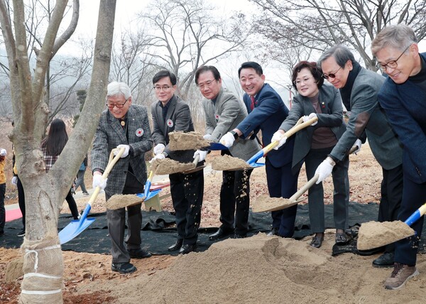▲ 대전 서구, 노루발적십자생태원 표지석 제막식에서 기념식 수 장면.ⓒ대전 서구