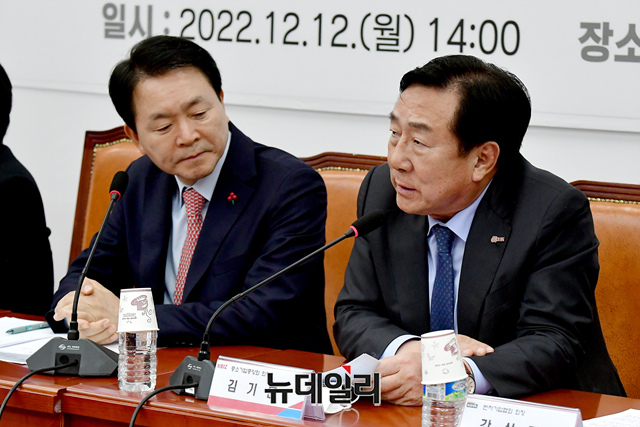 ▲ 김기문 중소기업중앙회장이 12일 오후 국회에서 열린 30인 미만 사업장 추가근로제 유효기간 연장 민당정 간담회에서 발언을 하고 있다.ⓒ이종현 기자