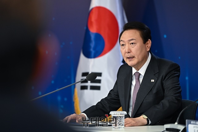 ▲ 윤석열 대통령이 지난 11월23일 서울 서초구 대한무역투자진흥공사(KOTRA)에서 열린 제1차 수출전략회의를 주재하고 있다.ⓒ대통령실 제공