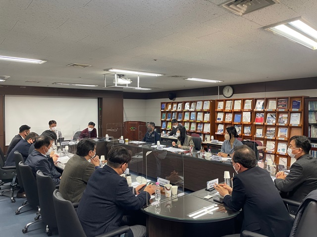 ▲ 해외건설협회가 최근 국토교통부와 함께 해외건설정책자문위원회를 개최했다. ⓒ해외건설협회