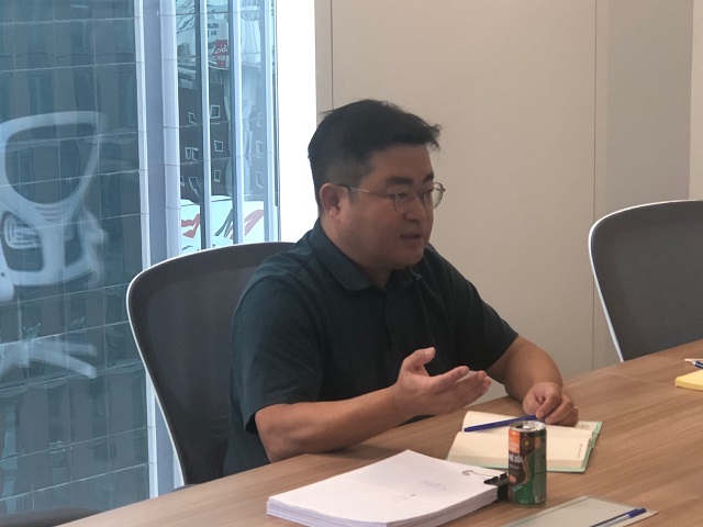 ▲ 지난 9일 롯데GRS 베트남 법인 사무실에서 최 법인장이 뉴데일리경제와 인터뷰를 진행하고 있다ⓒ롯데GRS