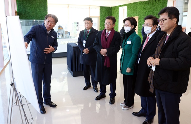 ▲ “지난 정부에서 중단했던 신한울 3·4호기 조기 건설재개를 통해 침체된 지역경제 활성화와 다수의 일자리가 창출돼 희망·행복 경북을 건설하는데 적극 노력해 나가겠다”라고 강조했다.ⓒ경북도