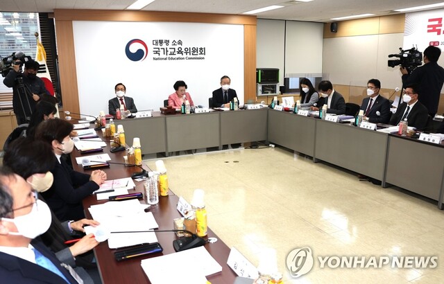 ▲ 이배용 국가교육위원회 위원장이 14일 정부서울청사에서 열린 국가교육위원회 제6차 회의를 주재하고 있다.ⓒ연합뉴스