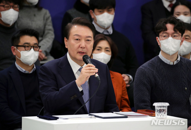 ▲ 윤석열 대통령이 15일 오후 청와대 영빈관에서 열린 제1차 국정과제 점검회의에 입장해 인사말을 하고 있다. ⓒ뉴시스