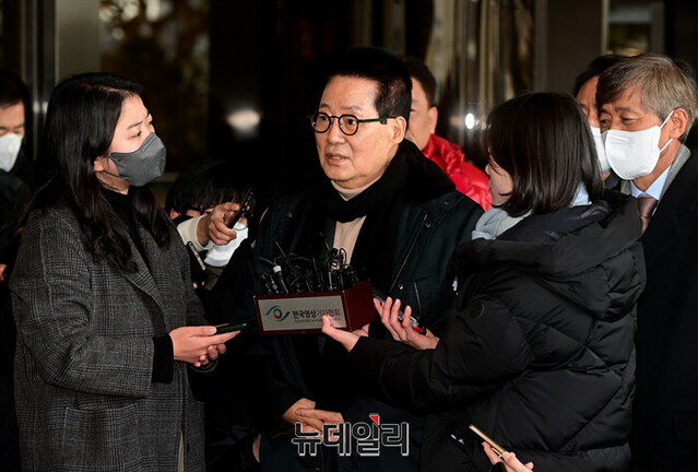 ▲ 서해 공무원 피격 사건과 관련해 박지원 전 국정원장이 지난 14일 오전 서울 서초구 중앙지검으로 피고발인 신분으로 출석하고 있다. ⓒ정상윤 기자