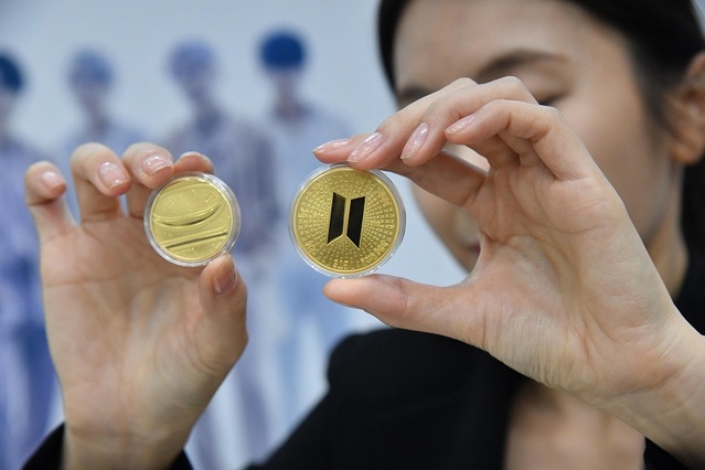 ▲ 한국조폐공사 제작 '방탄소년단 데뷔 10주년 공식 기념메달' .ⓒ한국조폐공사