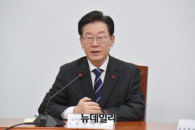 ▲ 이재명 더불어민주당 대표가 12일 국회를 방문한 한덕수 국무총리를 만나 인사말을 하고 있다.ⓒ이종현 기자