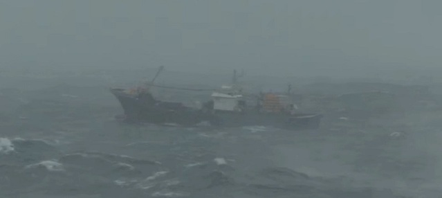 ▲ 18일 오후 독도 북동방 163㎞ 해상에서 조난 선박이 표류하고 있다.ⓒ동해해양경찰서