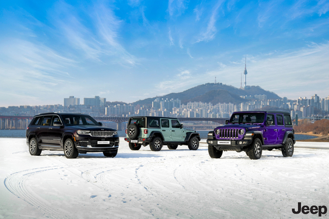 ▲ 왼쪽부터 엠버 펄 코트, 얼 클리어 코트, 리미티드 에디션 레인 ⓒ스텔란티스코리아