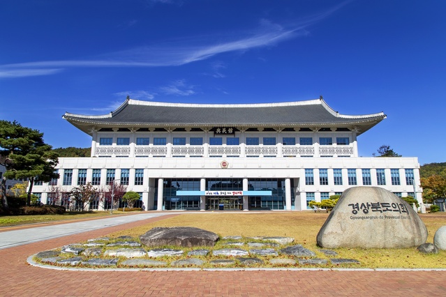 ▲ 경상북도의회(의장 배한철)는 21일, 제336회 제2차 정례회를 폐회하며, 한 해 의정활동 전반을 되돌아보고 다가오는 2023년도의 새로운 각오를 다지는 의미로 2022년도 송년회를 열었다.ⓒ경북도의회