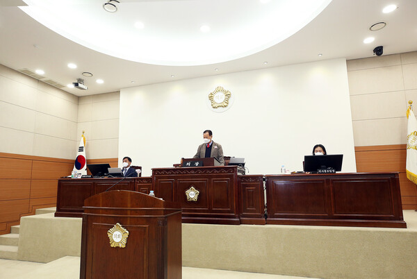 ▲ 유성구의회가 22일 제260회 정례회 제4차 본회의를 개최해 내년도 본예산안을 비롯한 상정된 안건을 처리하는 등 올해 마지막 회기 일정을 마무리했다.ⓒ대전유성구의회