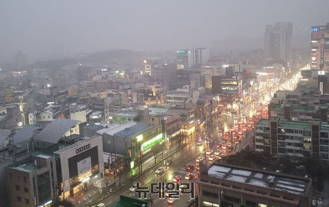 ▲ 청주 충북대 중문 주변도로.ⓒ김동식 기자