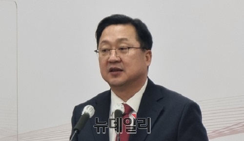 ▲ 이장우 대전시장이 26일 시청에서 기자회견을 열고 내년도 국비는 역대 최대인 4조 1485억 원 확보해 국비 4조원 시대를 개막을 알렸다.ⓒ대전시