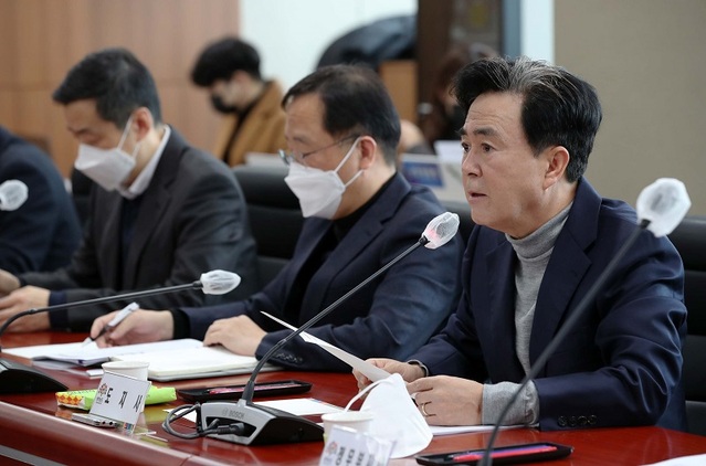▲ 김태흠 충남도지사가 26일 도청에서 열린 실국원장회의에서 모두 발언을 하고 있다.ⓒ충남도
