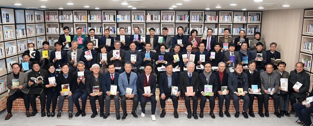 ▲ 경상북도는 27일 도청 안민관 1층 열린도서관에서 한 해를 마무리하는 2022년 마지막 ‘공공기관장 확대 간부회의’를 가졌다.ⓒ경북도