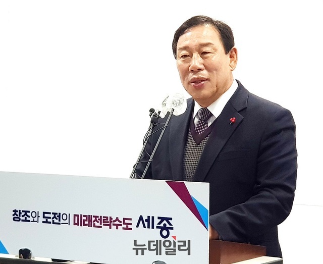 ▲ 최민호 세종시장이 28일 오전 시청 정음실에서 기자회견을 열어 '2023년 주요업무계획'을 발표하고 있다.ⓒ이길표 기자