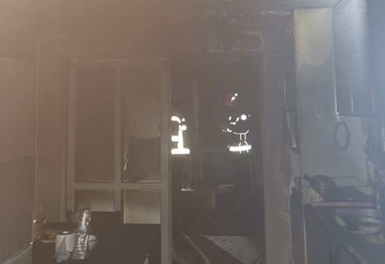 ▲ 훈소(燻燒) 화재로 보이는 아파트 내부 모습.ⓒ충북소방본부