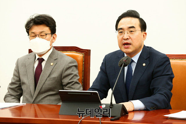 ▲ 박홍근 더불어민주당 원내대표가 지난 22일 국회에서 열린 원내대책회의에 참석해 모두발언을 하고 있다.ⓒ이종현 기자