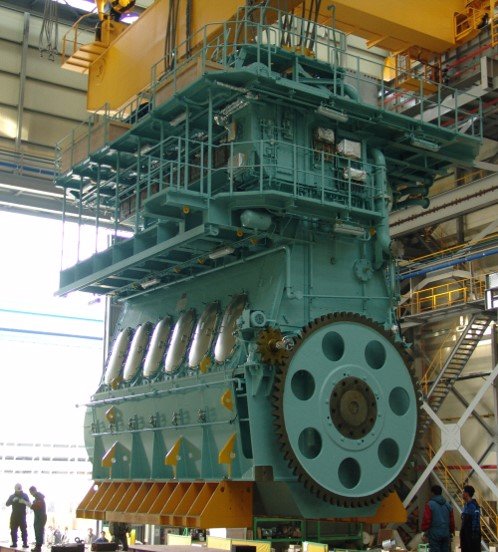 ▲ STX중공업이 만든 선박용 저속 디젤엔진. ⓒSTX중공업