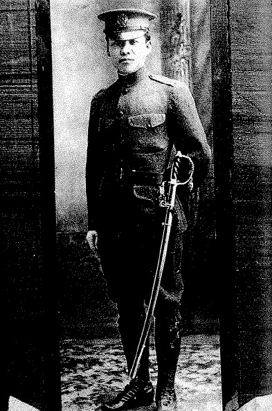 ▲ 박용만이 설립한 '대조선국민군단' 단장정복을 입은 모습. 칼을 차고 있다.ⓒ연세대이승만연구원