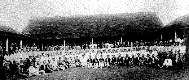 ▲ 박용만의 '대조선국민군단'의 사관학교 '병학교'의 막사와 군문 낙성식 기념사진(1914년 8월29일)ⓒ연세대이승만연궈원