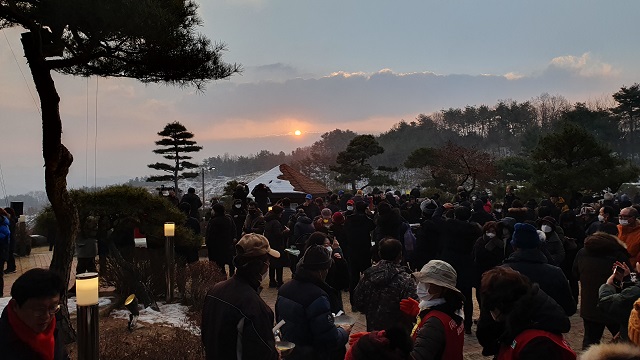▲ 봉화군은 1일 물야면 가평리 매봉산 일원에서 계묘년 해맞이 행사를 개최했다.ⓒ봉화군