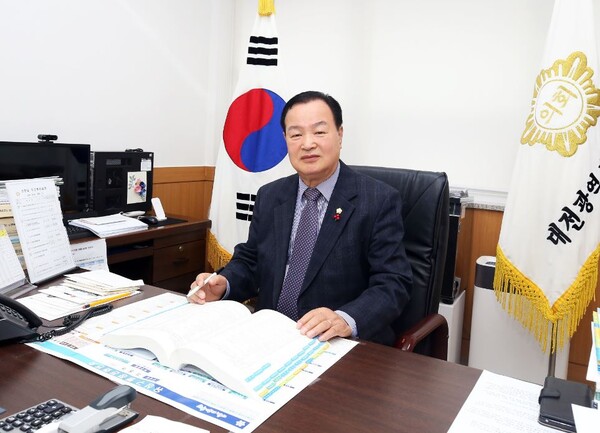 ▲ 송봉식 유성구의회 의장.ⓒ대전유성구의회