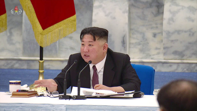 ▲ 북한 조선중앙TV가 30일 당 중앙위원회 본부청사에서 김정은 국무위원장 사회로 노동당 중앙위원회 제8기 제12차 정치국 회의를 열었다고 보도하고 있다. (사진=조선중앙TV 캡쳐) ⓒ뉴시스