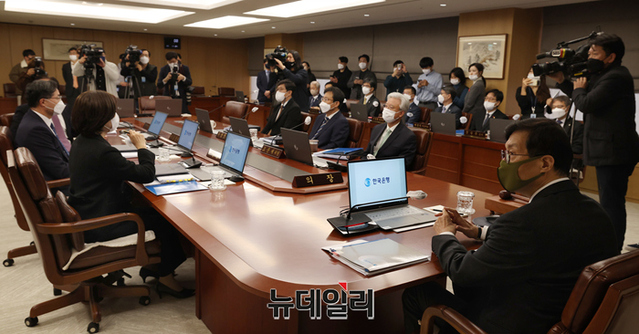 ▲ 한국은행 금융통화위원회 회의ⓒ뉴데일리DB