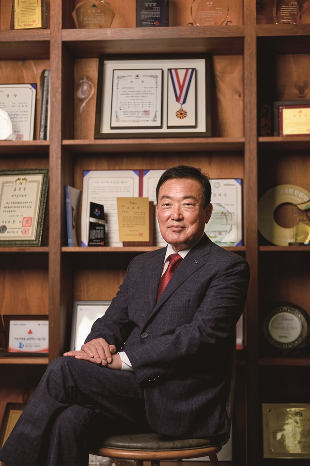 ▲ 정명섭 대구도시개발공사 사장은 “개발사업을 통한 지역 경제 활성화와 더불어 지역에 소외되는 계층이 없도록 주거수준 향상을 위해 노력하겠다. 자유와 활력이 넘치는 파워풀 대구 건설과 시민 행복을 위해 우리 공사가 보탬이 되도록 최선을 다하겠다”며 포부를 전했다.ⓒ대구도시개발공사