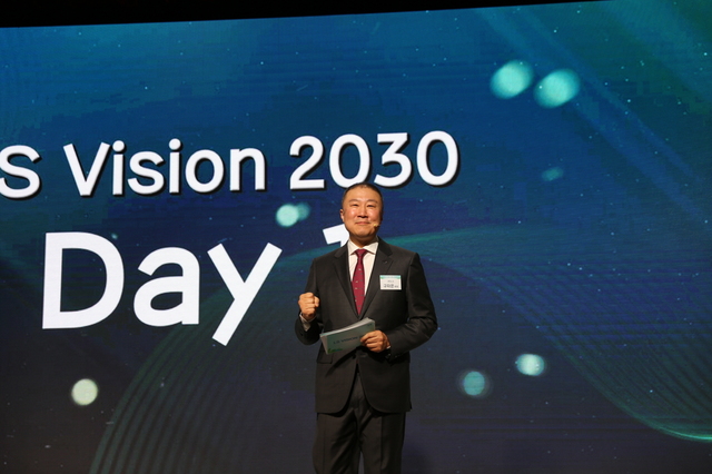 ▲ 구자은 LS그룹 회장이 2일 안양 LS타워 대강당에서 그룹의 미래청사진인 비전 2030을 소개하고 있다. ⓒLS