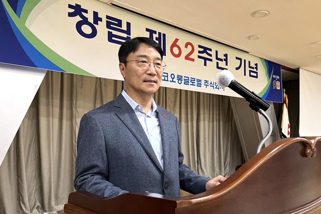 ▲ 김정일 코오롱글로벌 대표이사 사장이 창립 62주년 행사에서 기념사를 하고 있다. ⓒ코오롱글로벌