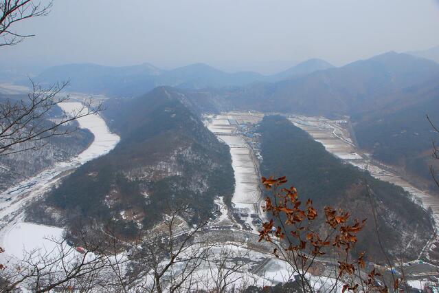 ▲ 월류봉 1봉에서 바라본 한반도 지형.ⓒ진경수 山 애호가